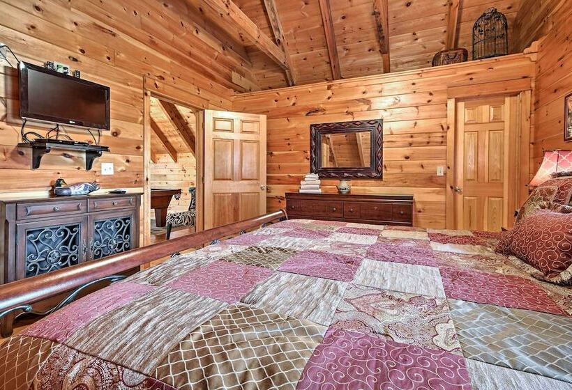 Pigeon Forge Cabin W/ Hot Tub, Grill & Pool Table!