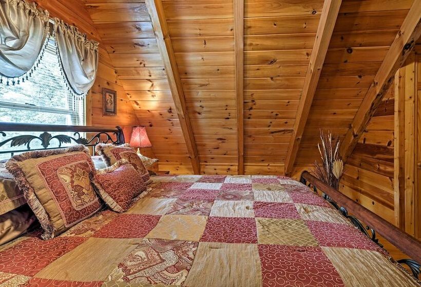 Pigeon Forge Cabin W/ Hot Tub, Grill & Pool Table!