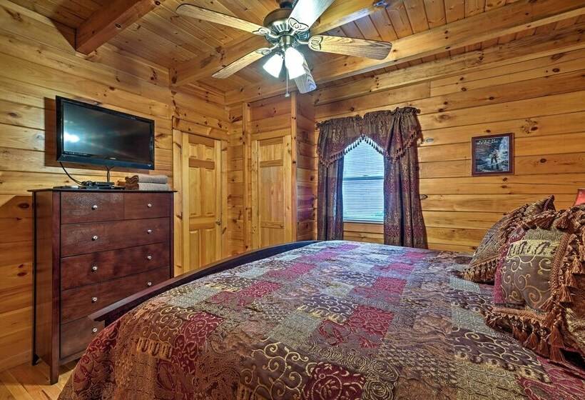 Pigeon Forge Cabin W/ Hot Tub, Grill & Pool Table!