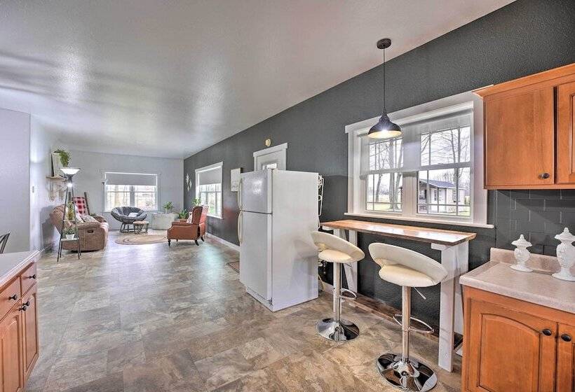 Shipshewana Guest House With Fire Pit!