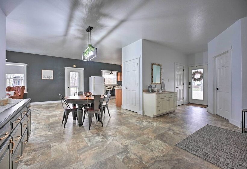 Shipshewana Guest House With Fire Pit!