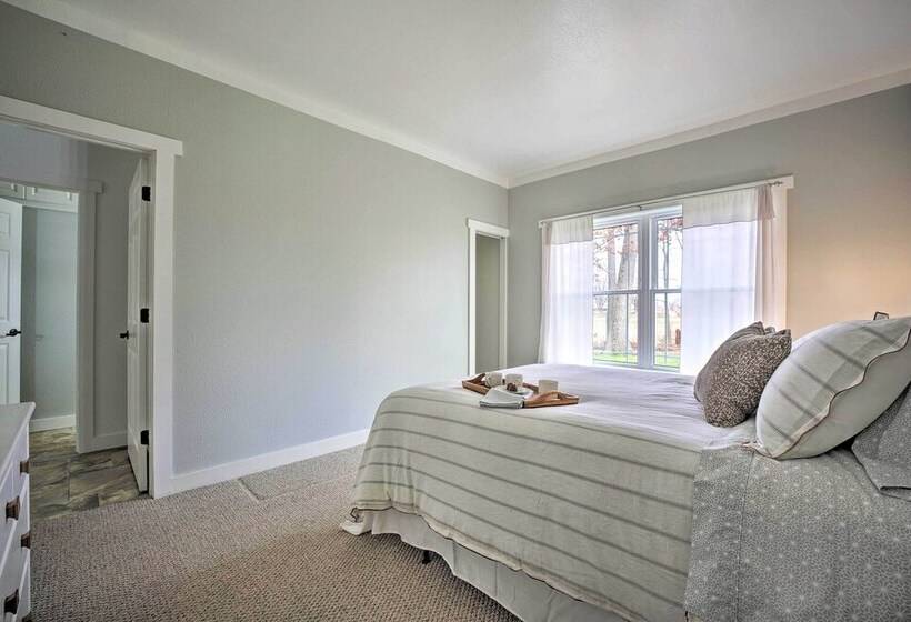 Shipshewana Guest House With Fire Pit!