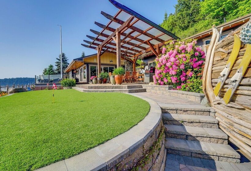 Similk Bay Retreat With Deck, Fire Pit + Hot Tub!