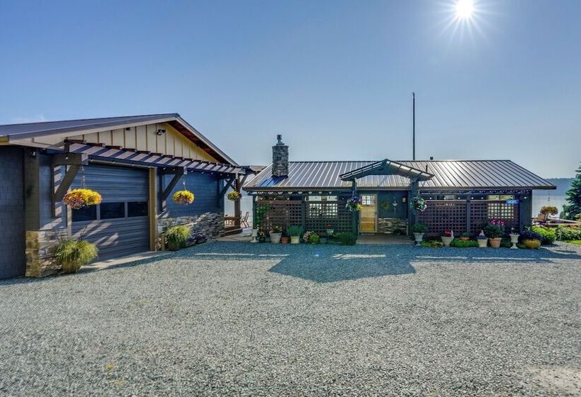 Similk Bay Retreat With Deck, Fire Pit + Hot Tub!