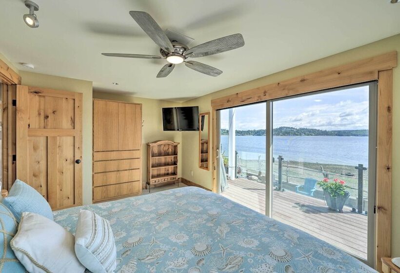 Similk Bay Retreat With Deck, Fire Pit + Hot Tub!