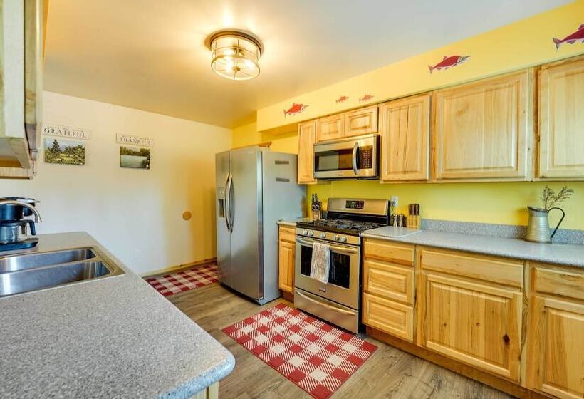 Single Story Soldotna Home Near The Kenai River!