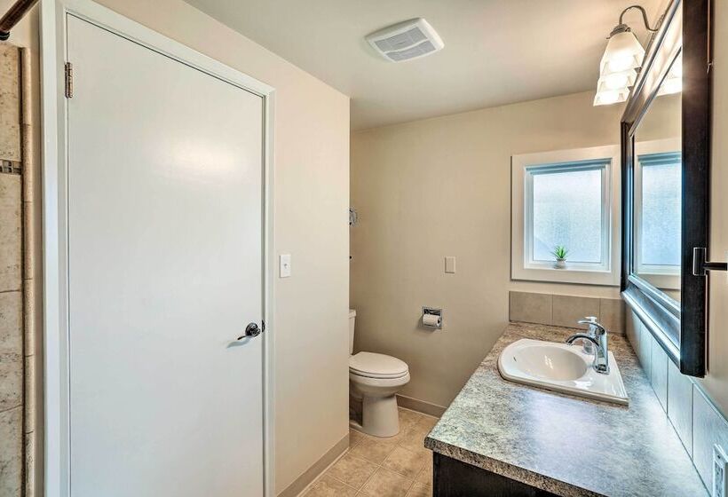 Sioux Center Split Level Home W/ Game Room!