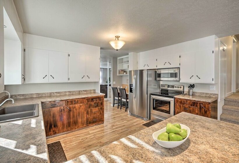 Sioux Center Split Level Home W/ Game Room!