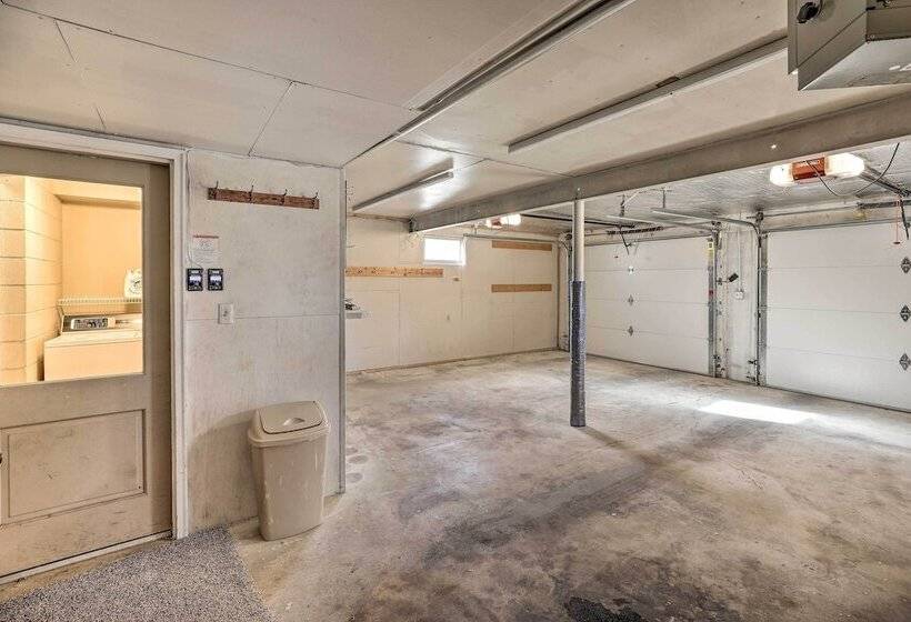 Sioux Center Split Level Home W/ Game Room!