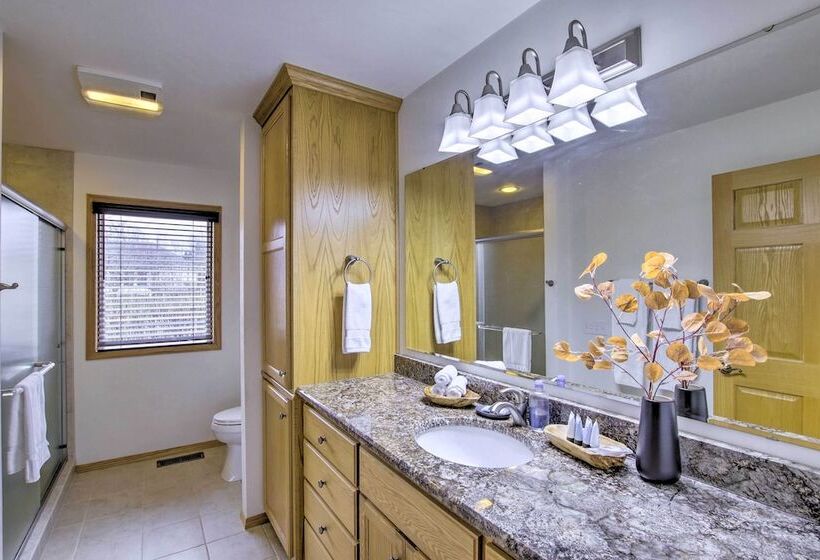 Sister Bay Home W/ Yard   Walk To Beach