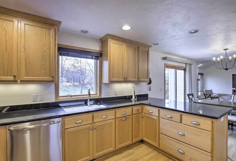 Sister Bay Home W/ Yard   Walk To Beach