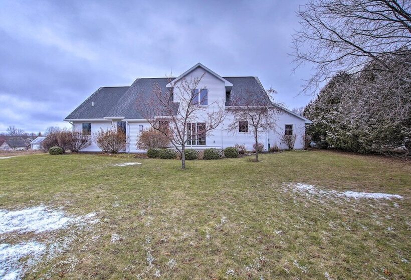 Sister Bay Home W/ Yard   Walk To Beach