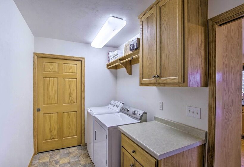 Sister Bay Home W/ Yard   Walk To Beach