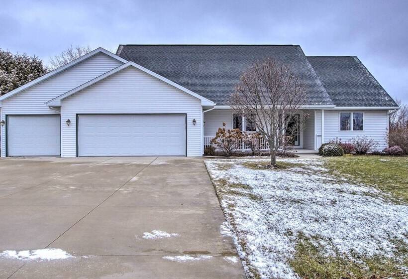 Sister Bay Home W/ Yard   Walk To Beach