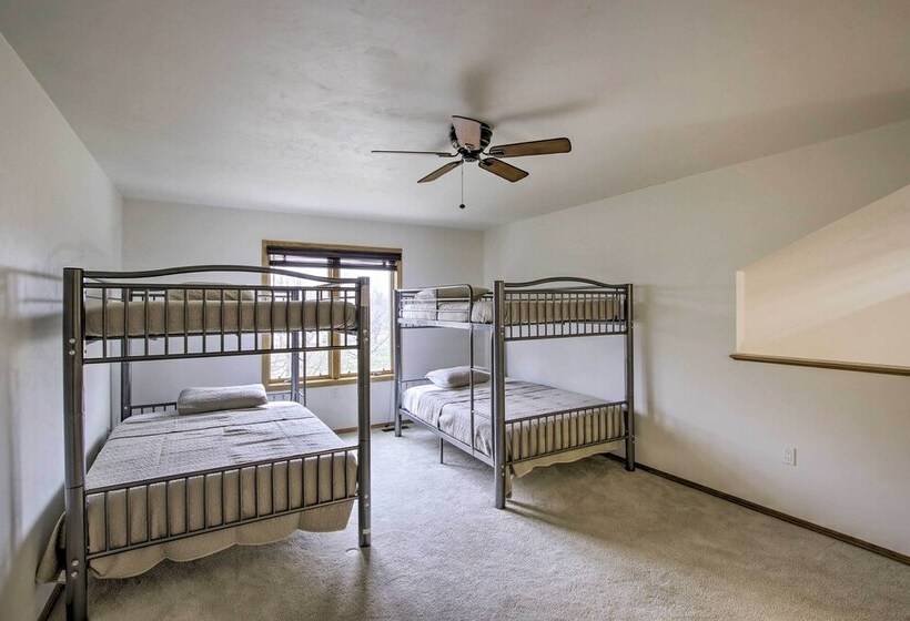 Sister Bay Home W/ Yard   Walk To Beach