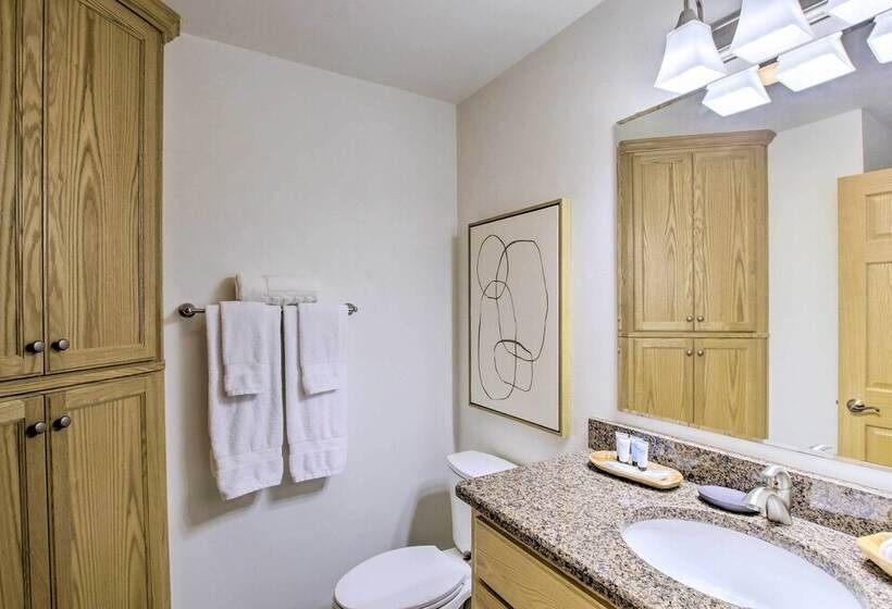 Sister Bay Home W/ Yard   Walk To Beach