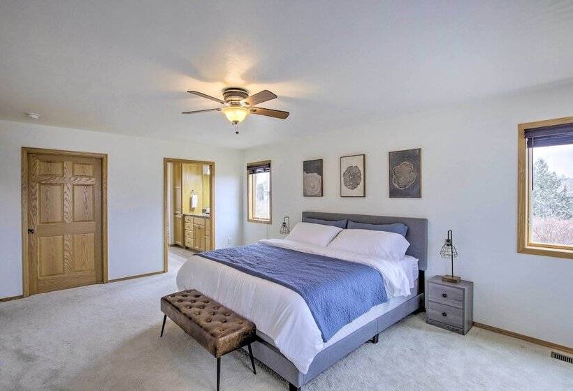 Sister Bay Home W/ Yard   Walk To Beach