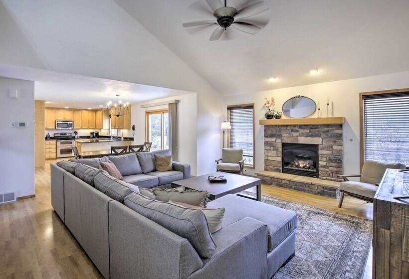 Sister Bay Home W/ Yard   Walk To Beach