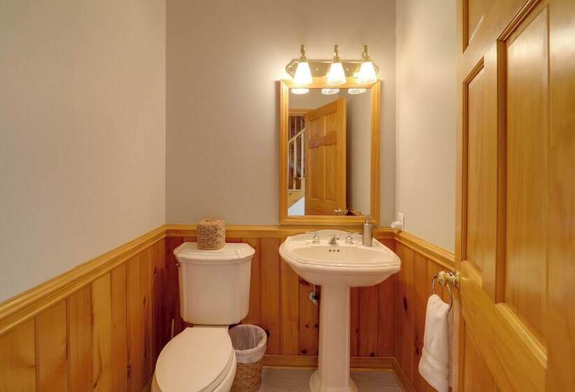 Views & Hot Tub: Sky Barn Retreat In Beech Mtn!