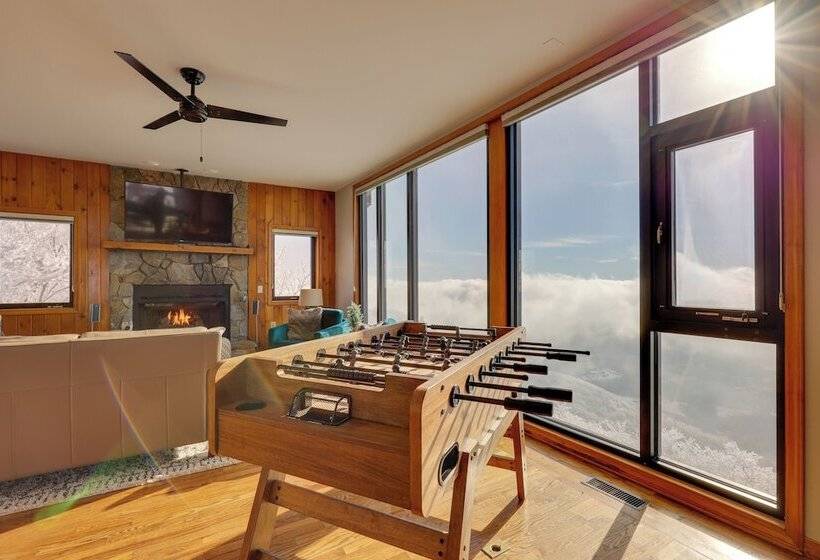Views & Hot Tub: Sky Barn Retreat In Beech Mtn!
