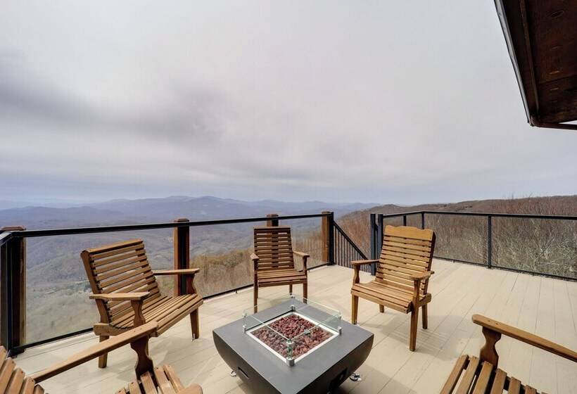 Views & Hot Tub: Sky Barn Retreat In Beech Mtn!