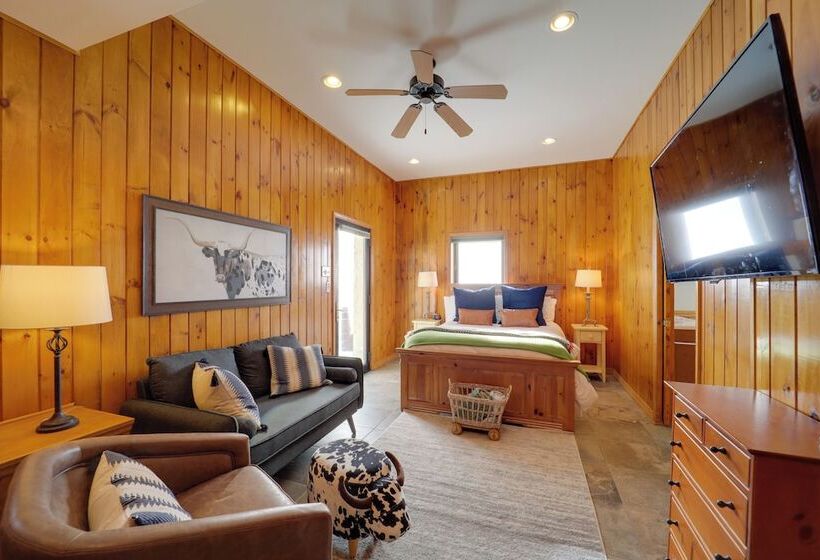 Views & Hot Tub: Sky Barn Retreat In Beech Mtn!