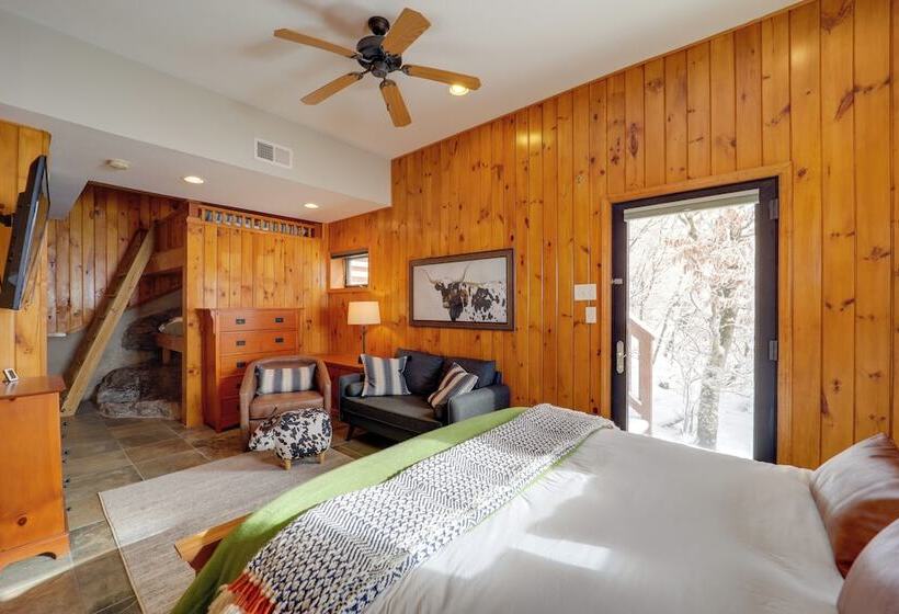 Views & Hot Tub: Sky Barn Retreat In Beech Mtn!