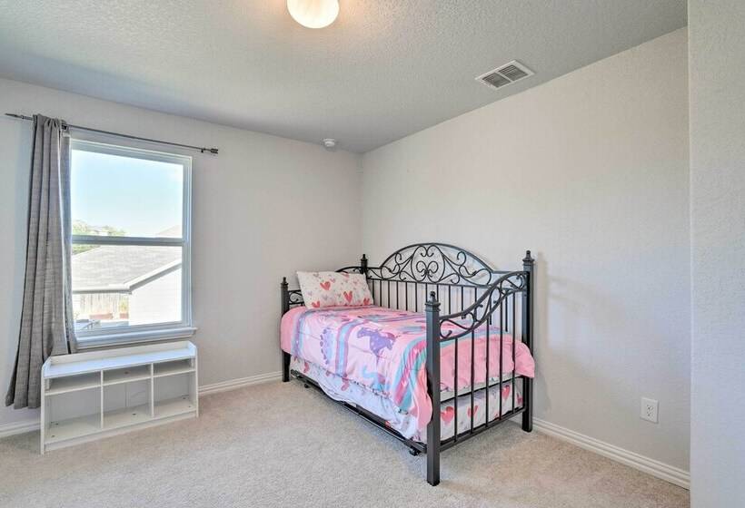 Sleek Schertz House W/ Private Pool & Spa