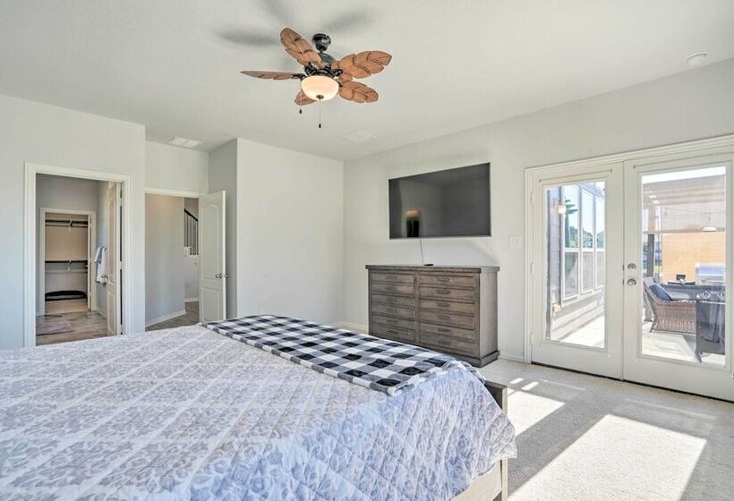 Sleek Schertz House W/ Private Pool & Spa