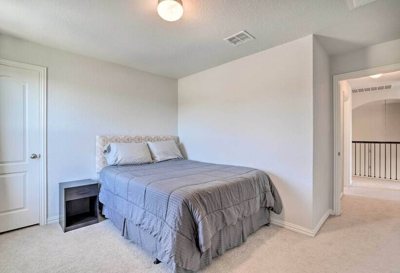 Sleek Schertz House W/ Private Pool & Spa