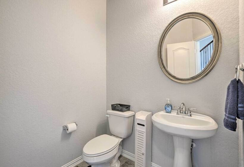 Sleek Schertz House W/ Private Pool & Spa