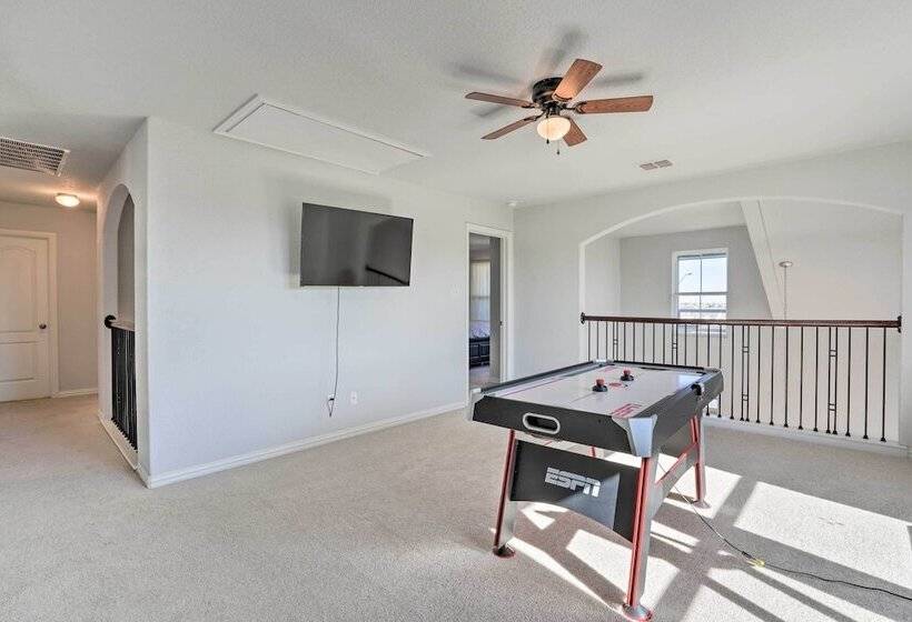 Sleek Schertz House W/ Private Pool & Spa