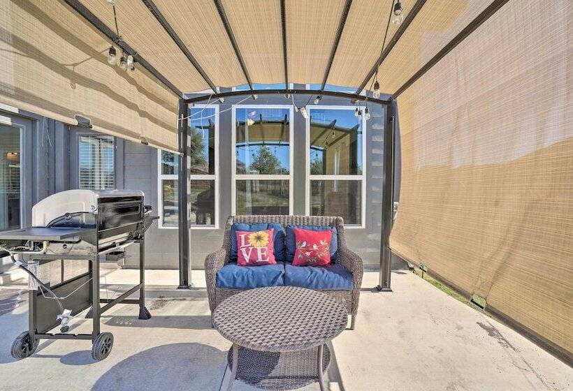 Sleek Schertz House W/ Private Pool & Spa