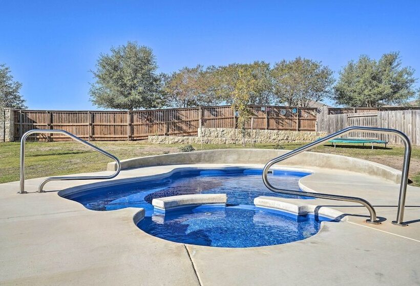 Sleek Schertz House W/ Private Pool & Spa