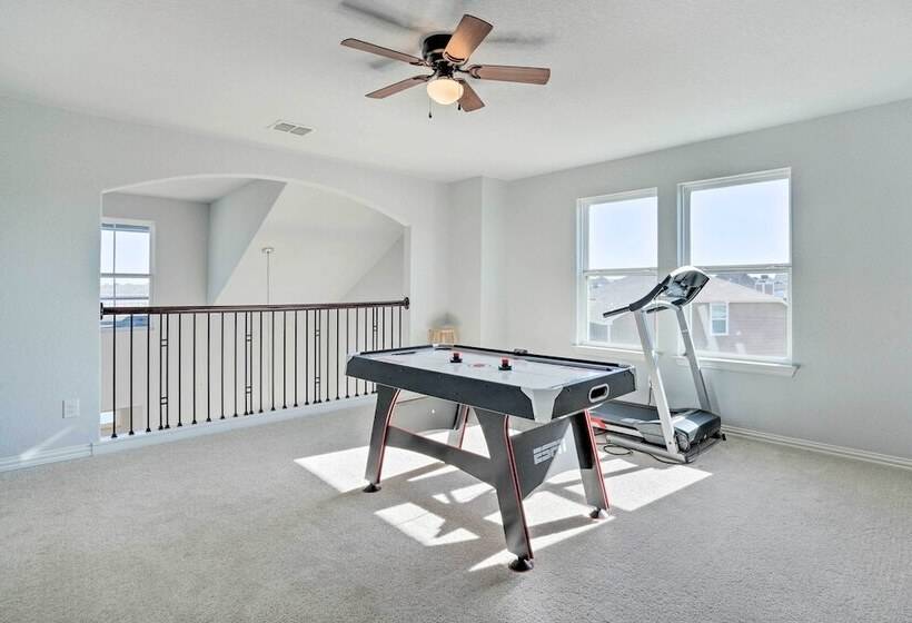 Sleek Schertz House W/ Private Pool & Spa