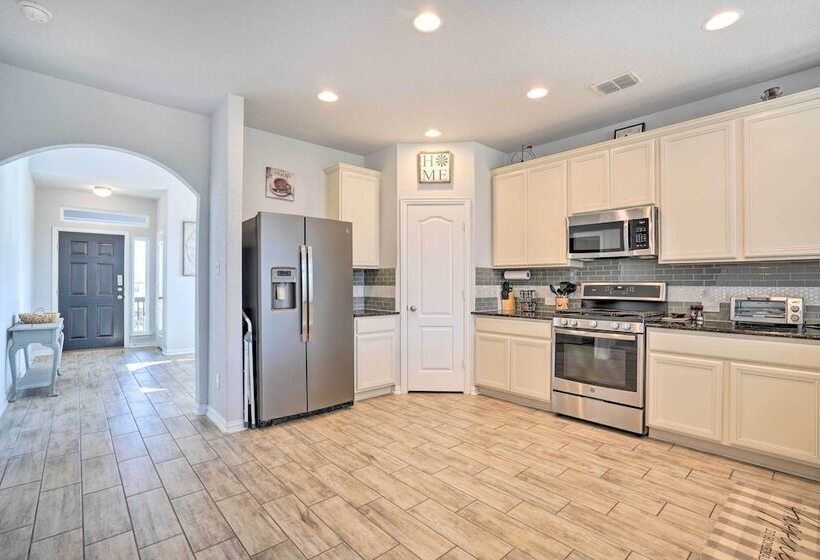 Sleek Schertz House W/ Private Pool & Spa