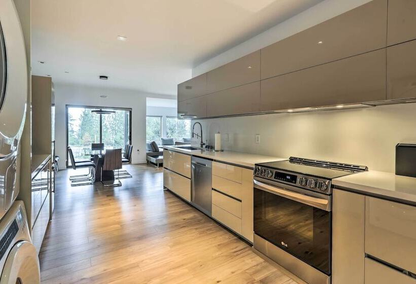 Sleek & Spacious Incline Village Hideaway!