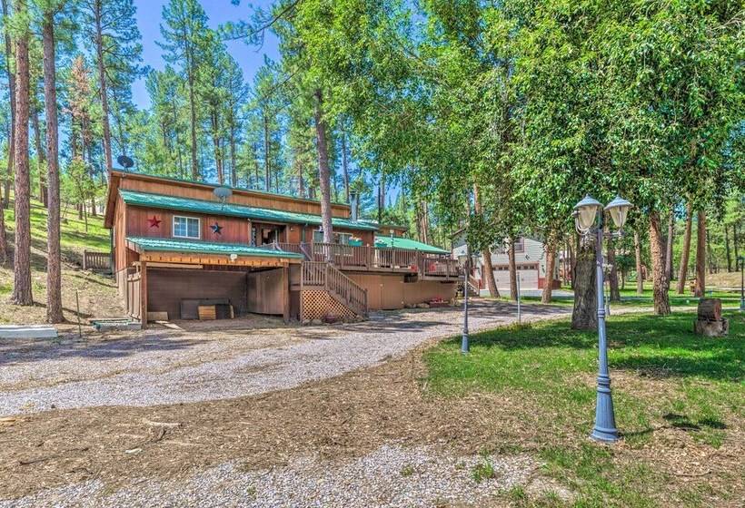 Sleepy Bear Cabin In Ruidoso: Deck & Yard Games!