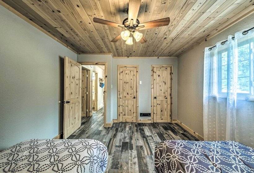 Sleepy Bear Cabin In Ruidoso: Deck & Yard Games!