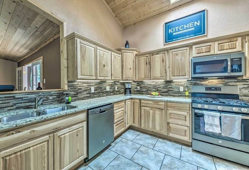 Sleepy Bear Cabin In Ruidoso: Deck & Yard Games!