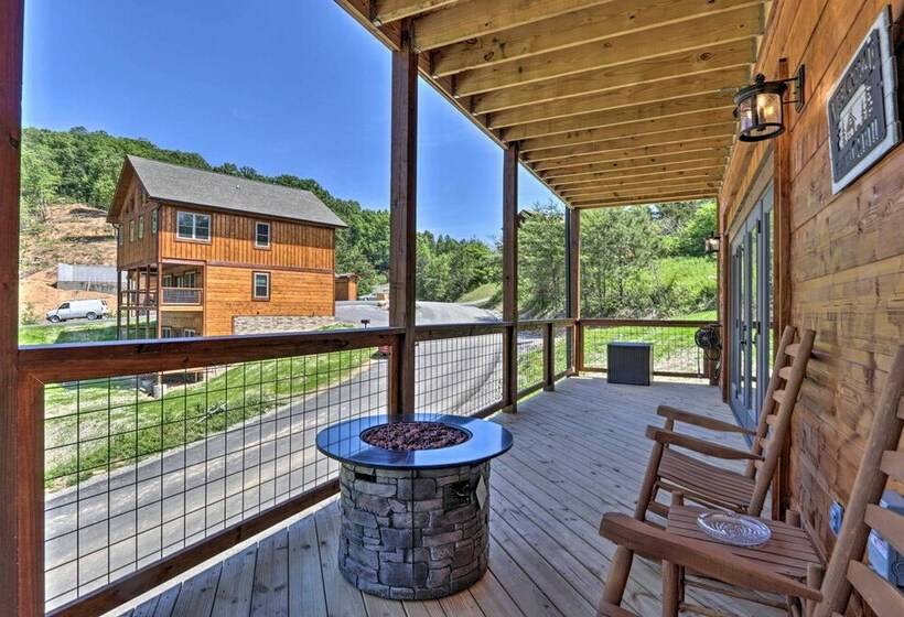 Smoky Mtn  Peaceful Paradise  W/ Indoor Pool!