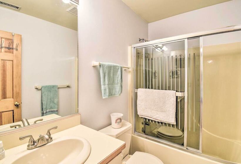 Southern Shores Family Retreat Mins To Beach!