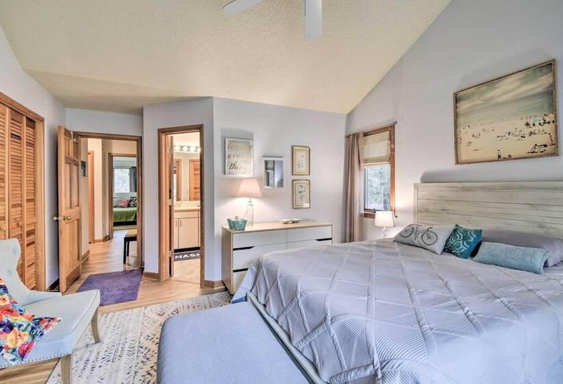 Southern Shores Family Retreat Mins To Beach!