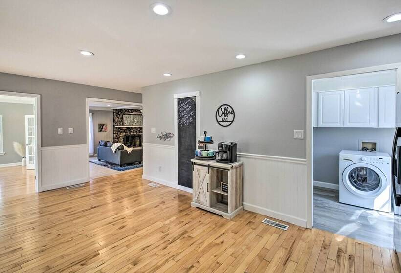 Home On Lake Catherine W/ Dock & Fire Pit