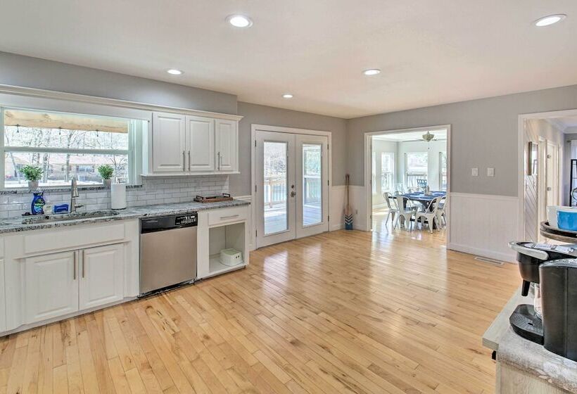 Home On Lake Catherine W/ Dock & Fire Pit