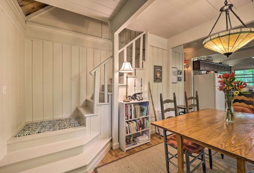 Spacious Cabin   4 Mi To Blue Ridge Parkway!