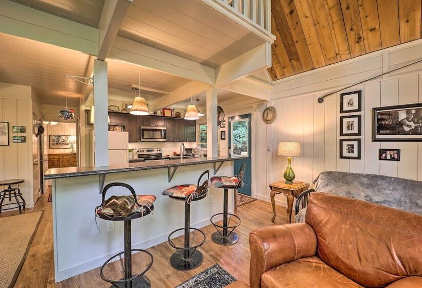 Spacious Cabin   4 Mi To Blue Ridge Parkway!
