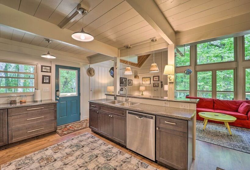 Spacious Cabin   4 Mi To Blue Ridge Parkway!