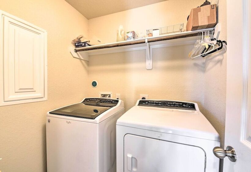 Spacious Conroe Home   6 Mi To The Woodlands!