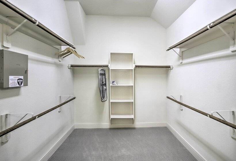 Spacious Cypress Home In Fairfield Community!